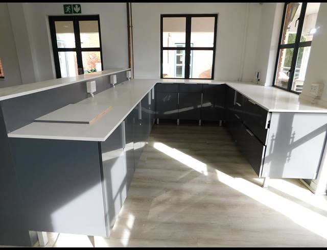 1,049M² OFFICE TO LET IN HYDE PARK